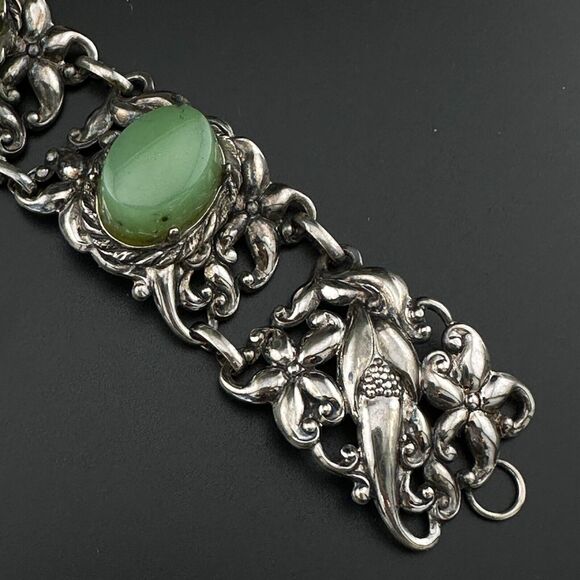 Vintage Silver Tone Repousse Metal Green Nephrite Floral Panel Bracelet 6.5-6.75 - Picture 2 of 13